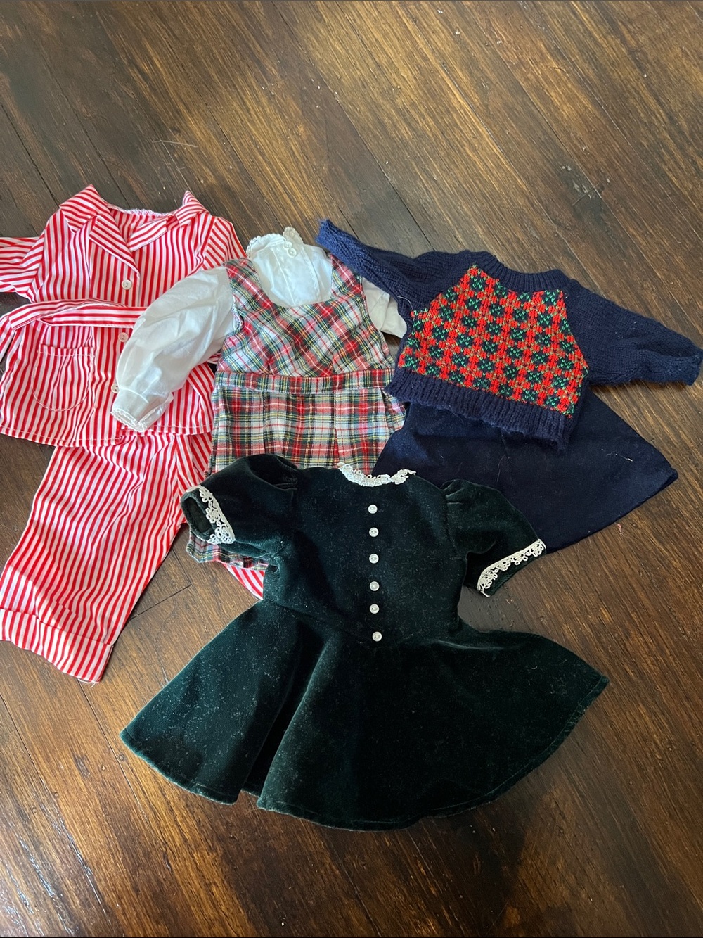 Pleasant Company American Girl Molly’s outfits set